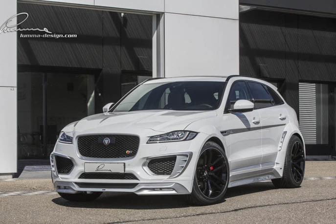 Mẫu  xe ôtô Jaguar F-Pace là mãu xe đầu tiên của hãng xe Anh quốc trong phân khúc SUV cõ nhỏ 5 chỗ hạng sang. Nó được lấy cảm hứng thiết kế từ mẫu xe "đàn anh" thể thao 2 cửa F-Type.